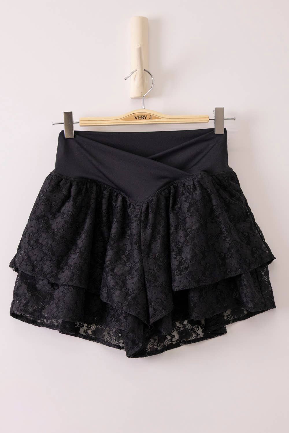 Double Layered Hem Lace Shorts: BLACK