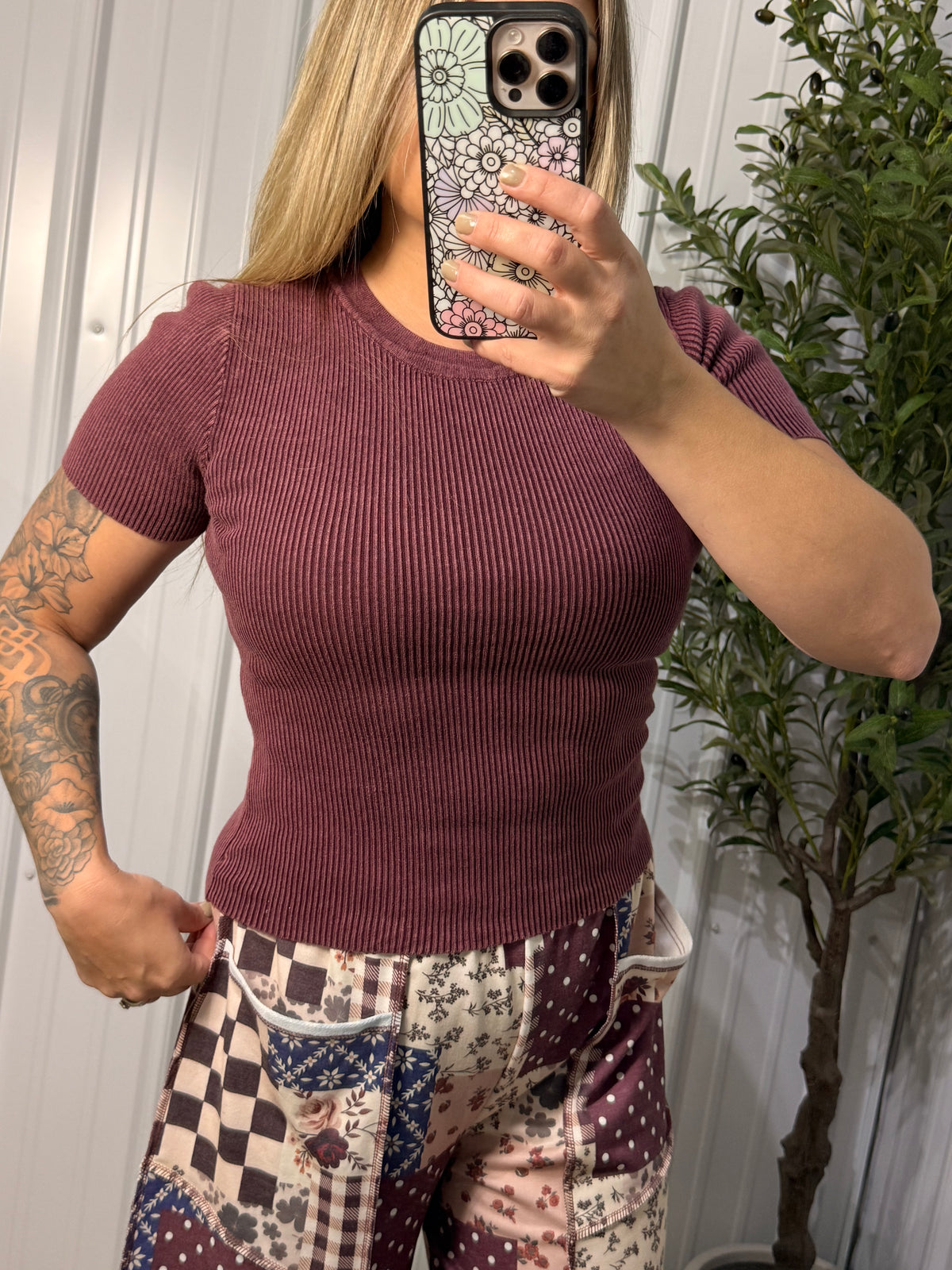 WASHED RIBBED TEE: Maroon