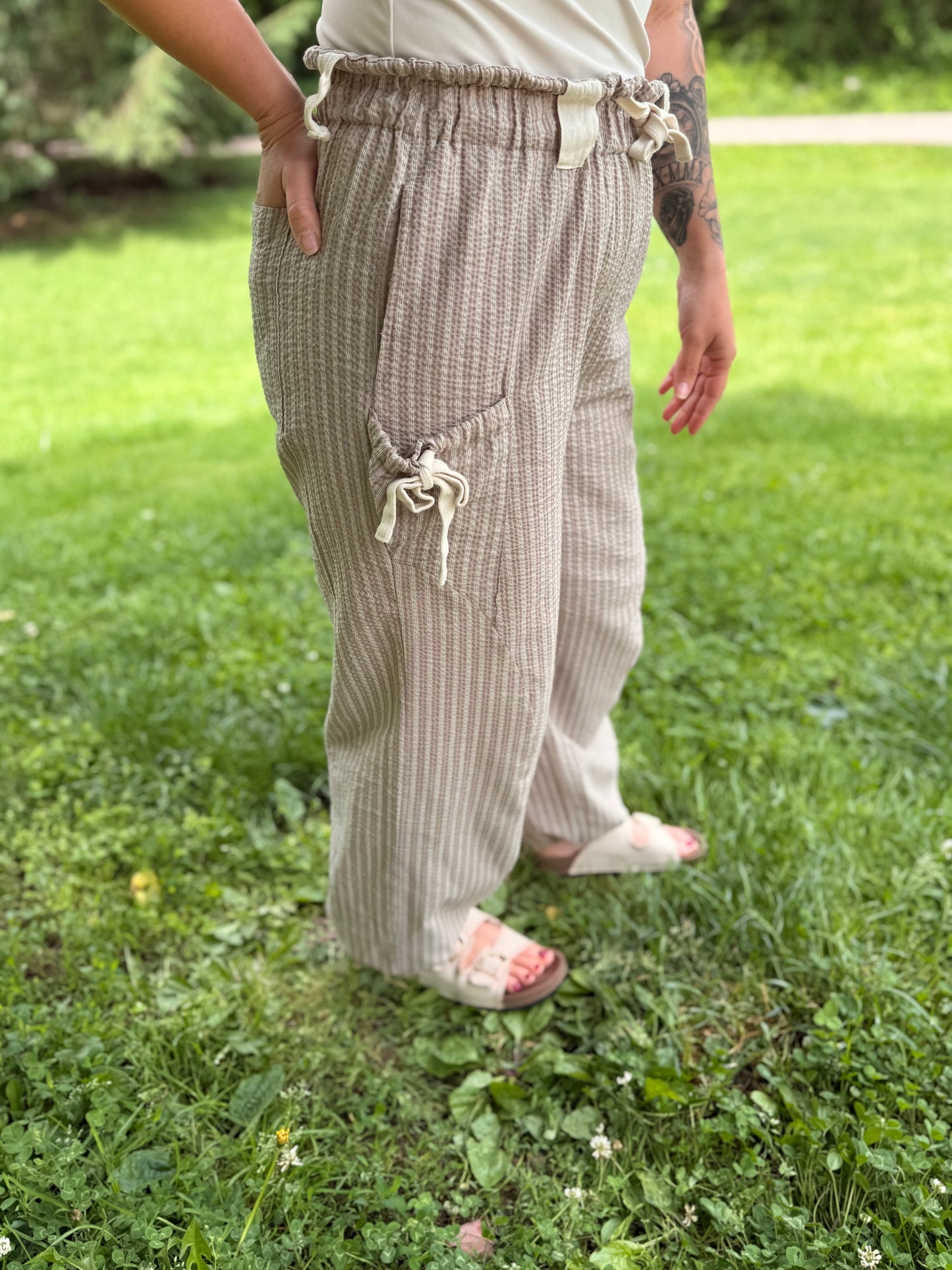 Bow Stripe Textured Woven Pants