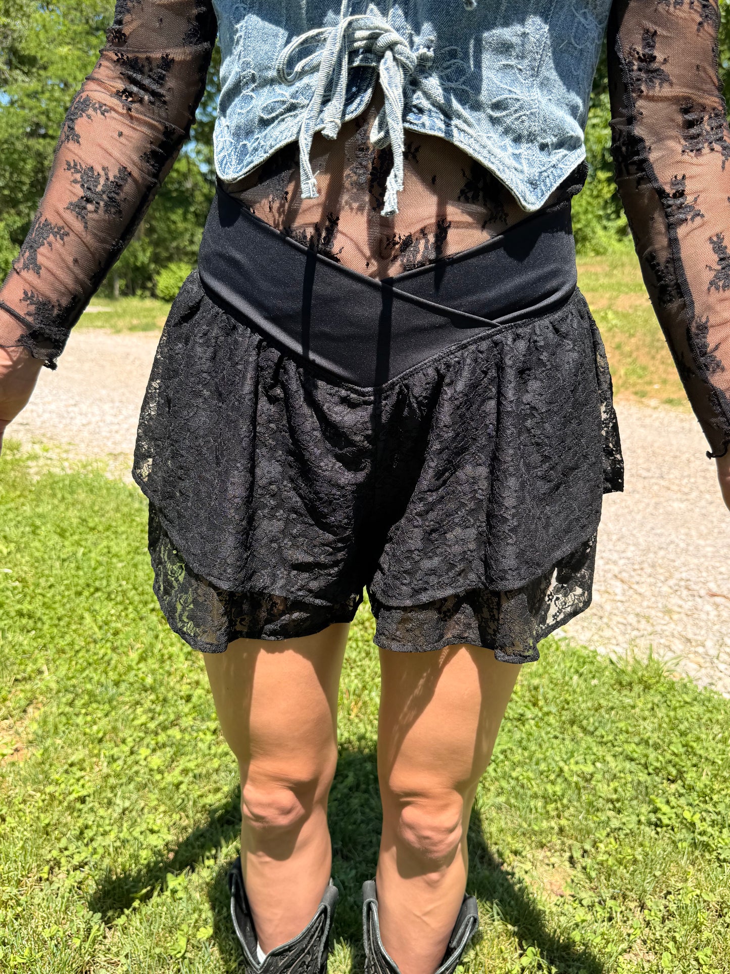 Double Layered Hem Lace Shorts: BLACK