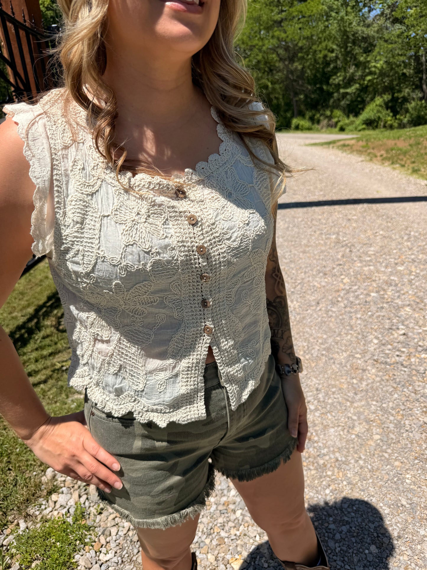 FLORAL EMBROIDERY TOP - NATURAL