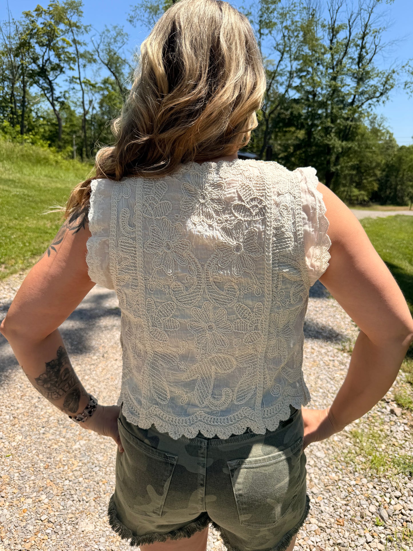 FLORAL EMBROIDERY TOP - NATURAL